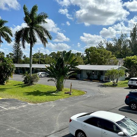 Conty'S Motel Naples Manor Екстер'єр фото