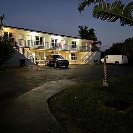 Conty'S Motel Naples Manor Екстер'єр фото