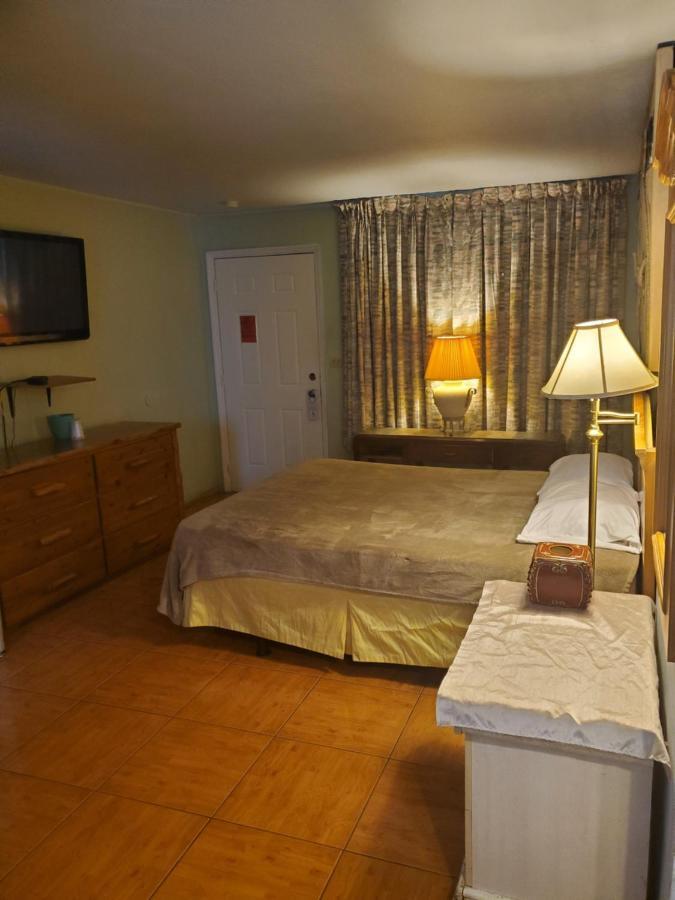 Conty'S Motel Naples Manor Екстер'єр фото