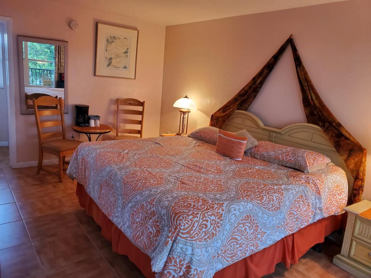 Conty'S Motel Naples Manor Екстер'єр фото