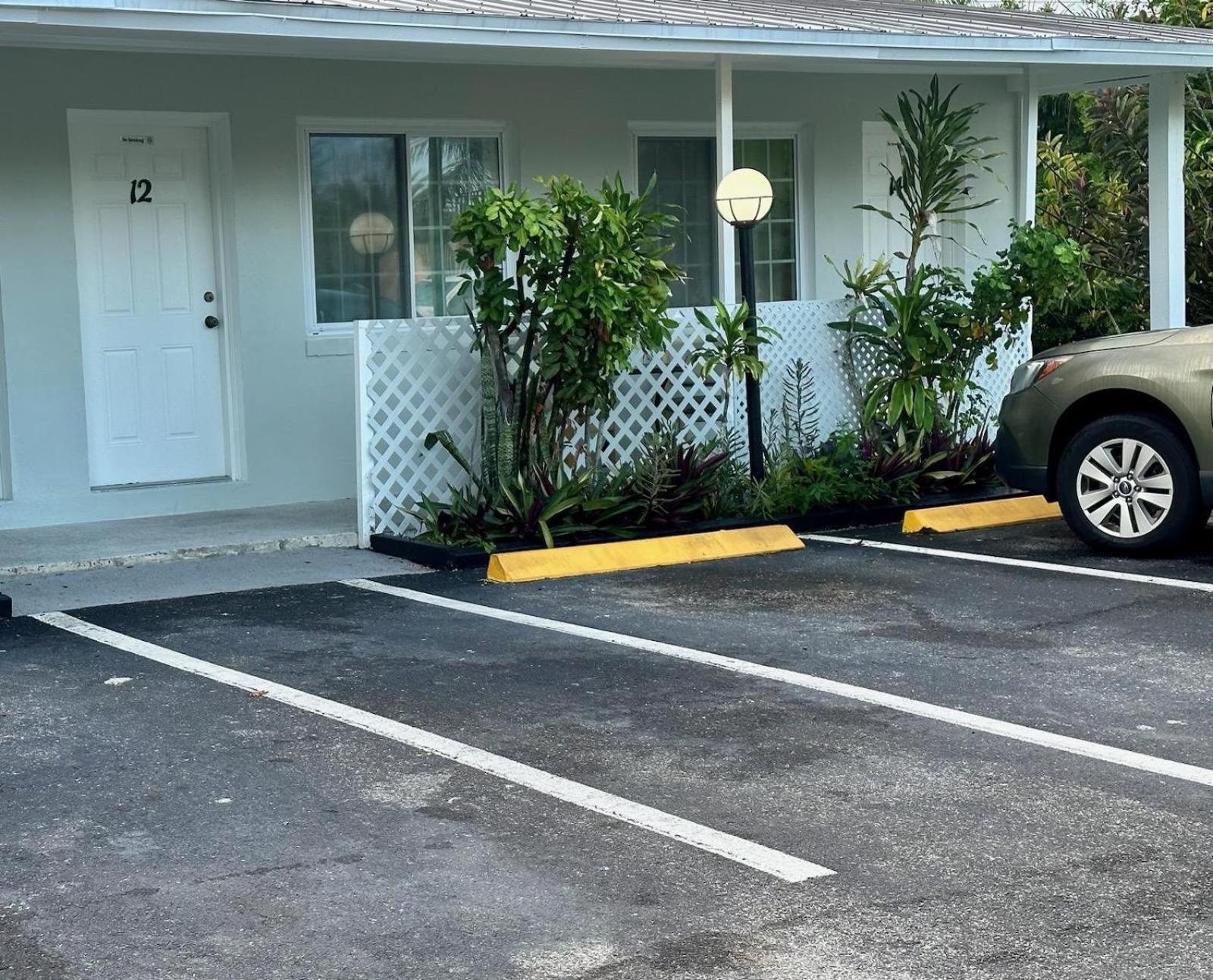 Conty'S Motel Naples Manor Екстер'єр фото