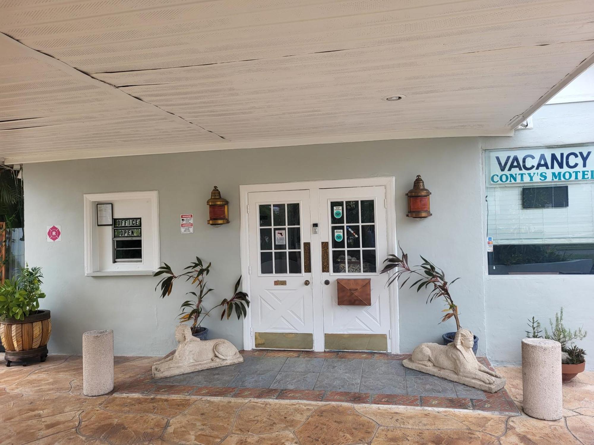 Conty'S Motel Naples Manor Екстер'єр фото