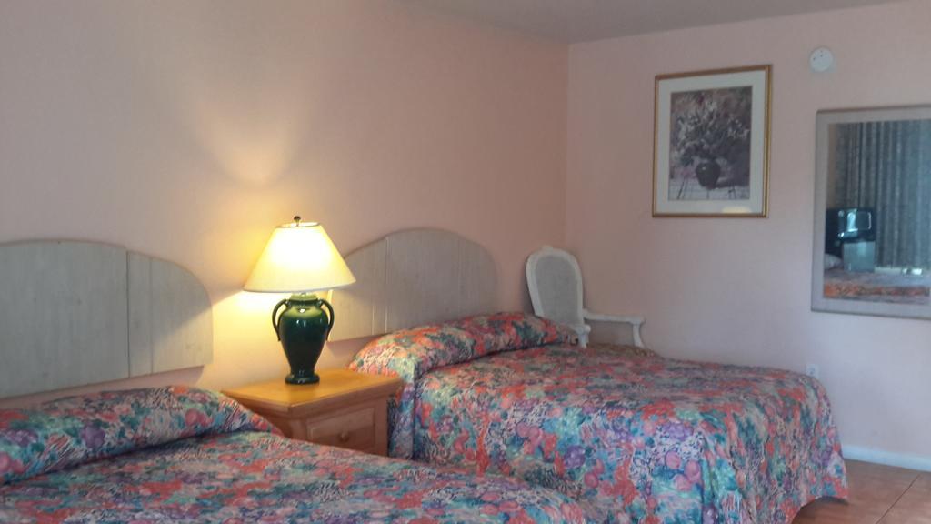 Conty'S Motel Naples Manor Екстер'єр фото