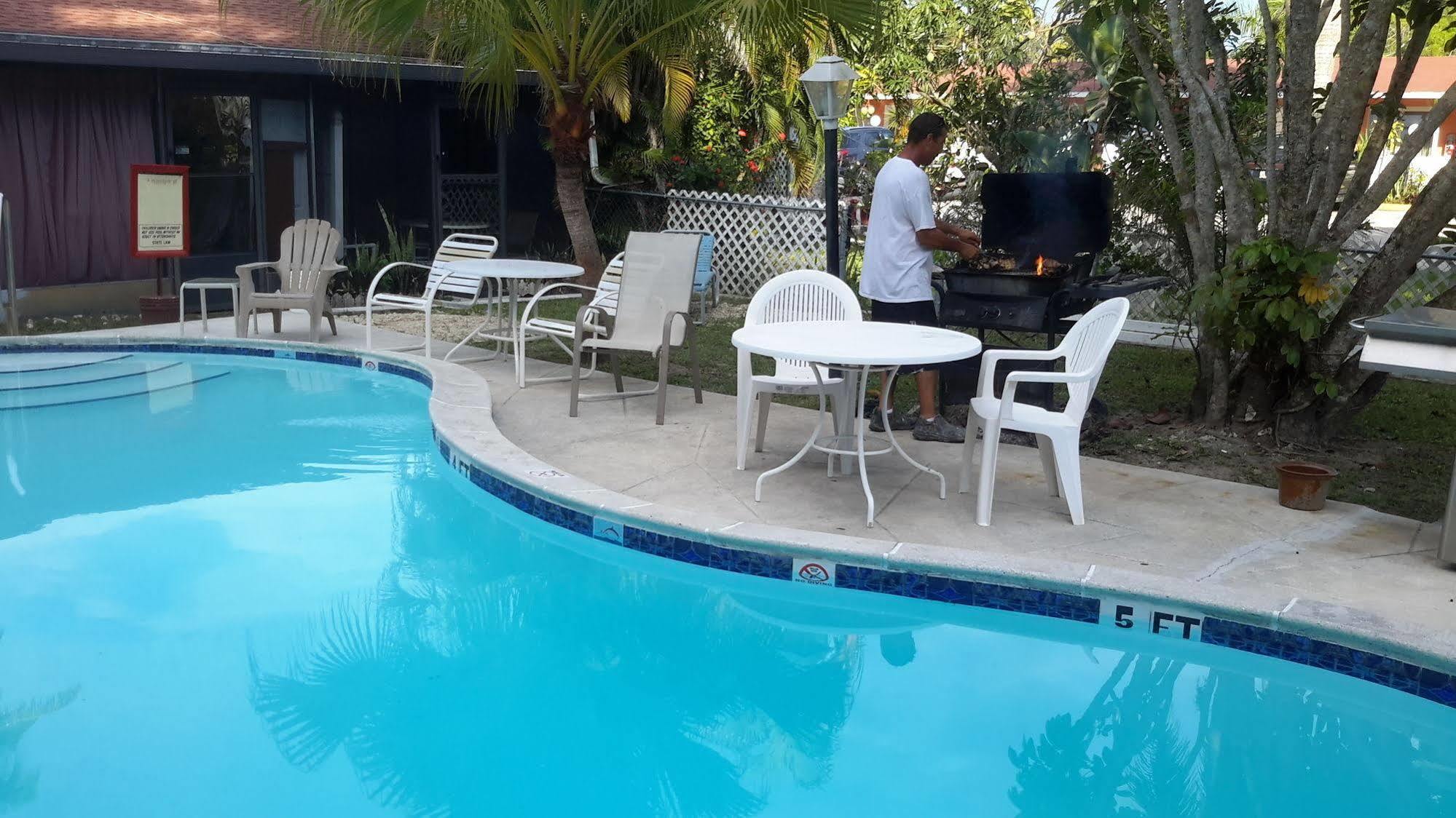 Conty'S Motel Naples Manor Екстер'єр фото