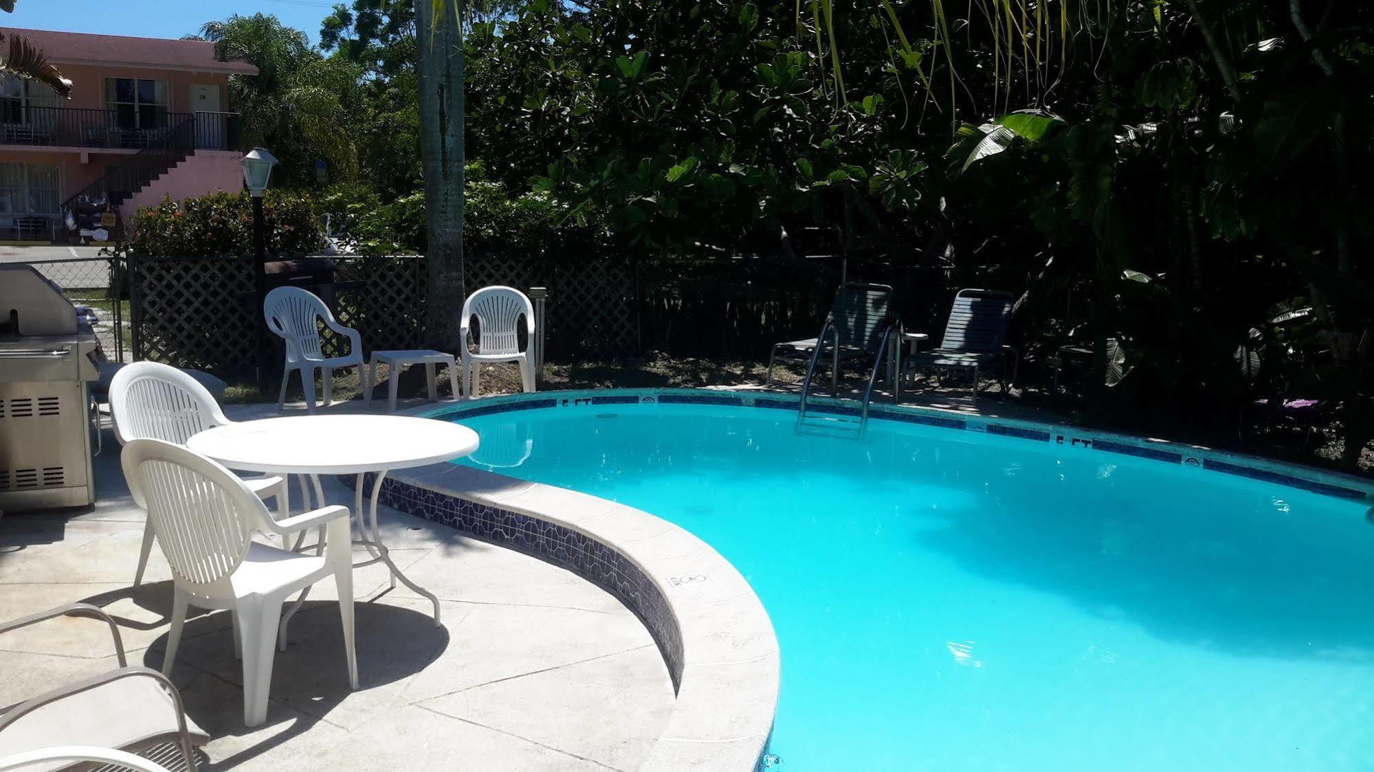 Conty'S Motel Naples Manor Екстер'єр фото