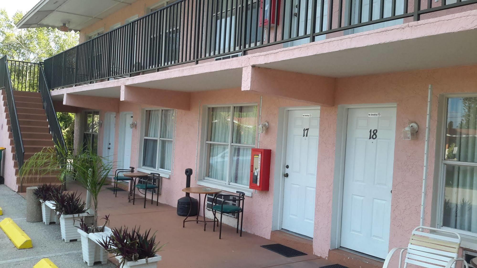 Conty'S Motel Naples Manor Екстер'єр фото