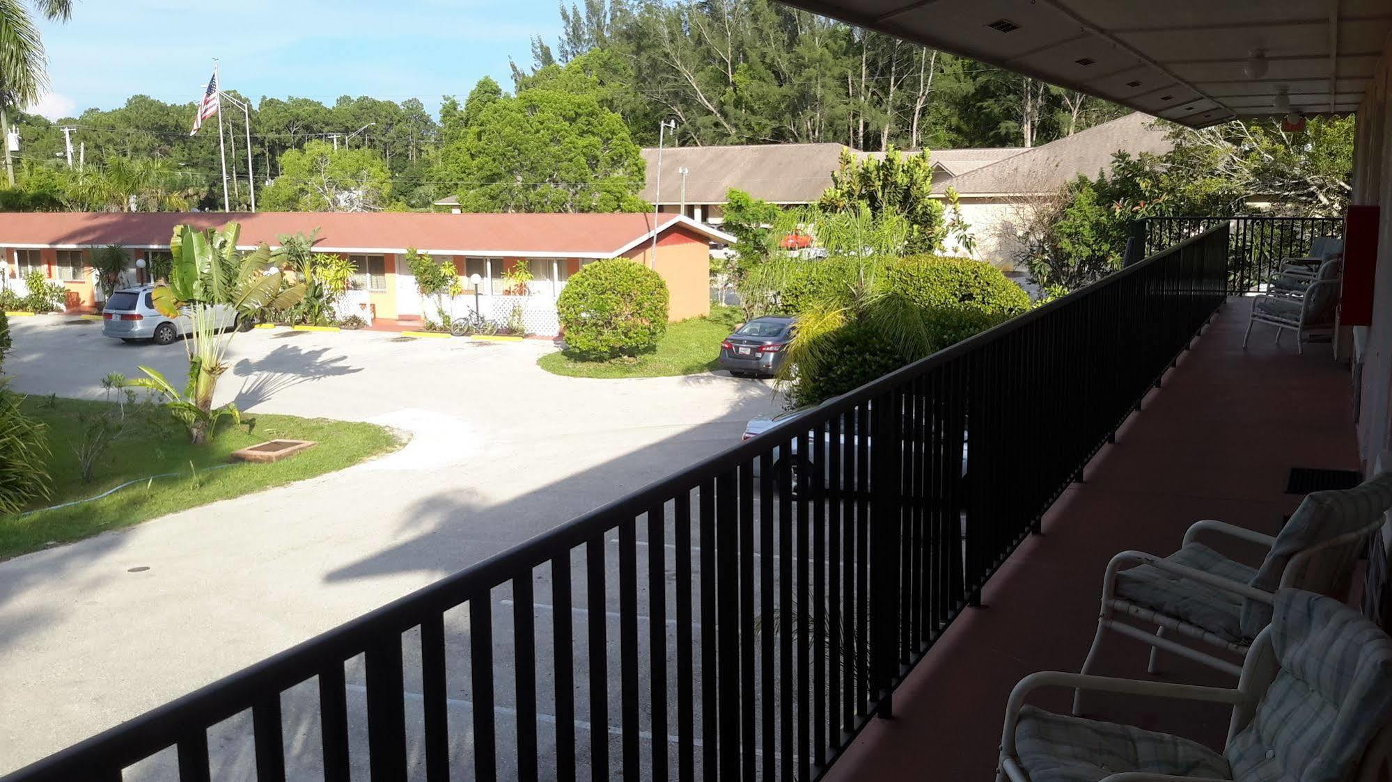 Conty'S Motel Naples Manor Екстер'єр фото