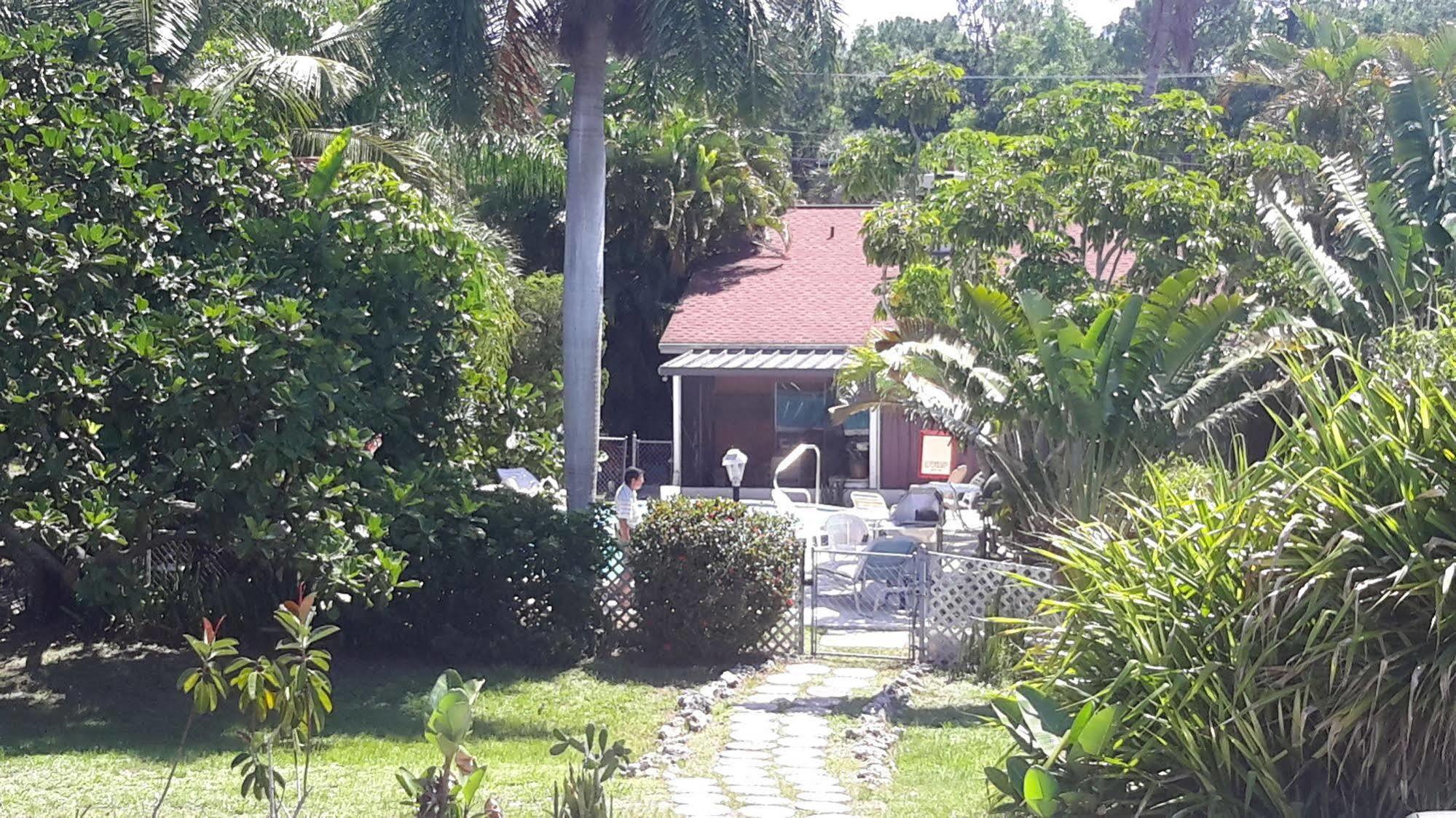 Conty'S Motel Naples Manor Екстер'єр фото