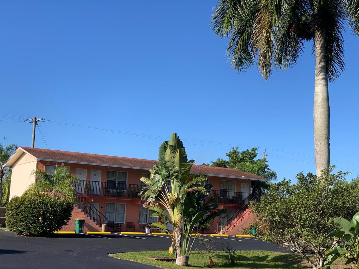 Conty'S Motel Naples Manor Екстер'єр фото